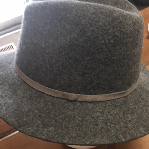 2- felt hats 1- summer floppy hat. $10 each one or all 3 $27 - Picture 3 of 11